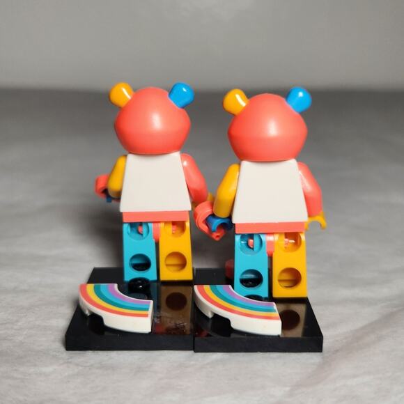 Lego Rainbow Love Bear Costume Minifigure Lot Of 2 With Accessories Pre-owned - Picture 3 of 3